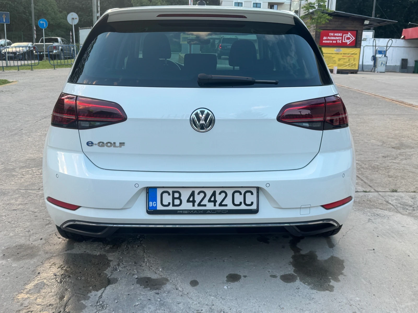 VW Golf VW e-Golf 36 kWh Matrix LED/Distronic/CarPlay, 44 , снимка 4 - Автомобили и джипове - 54918681