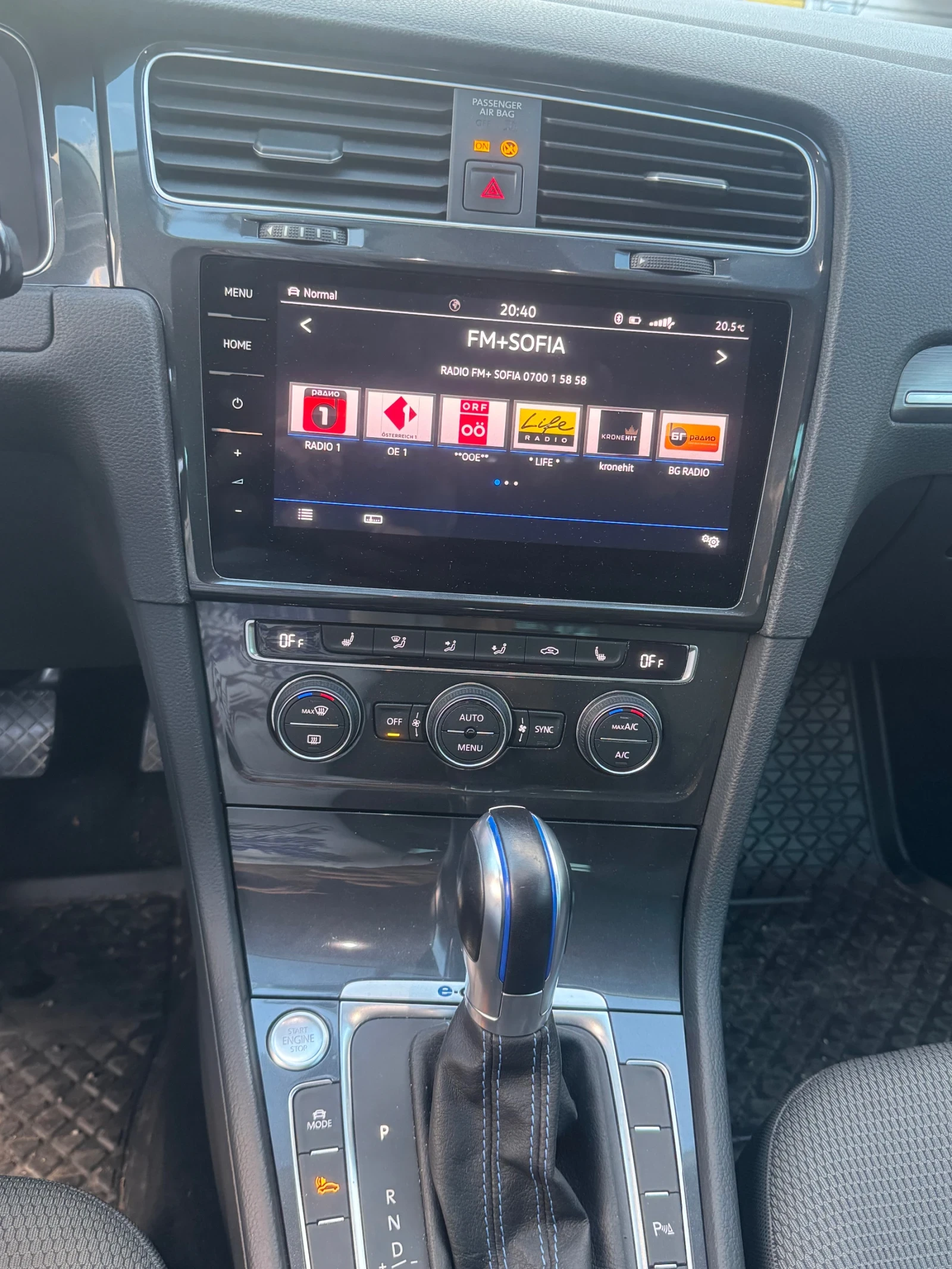VW Golf VW e-Golf 36 kWh Matrix LED/Distronic/CarPlay, 44 , снимка 9 - Автомобили и джипове - 54918681