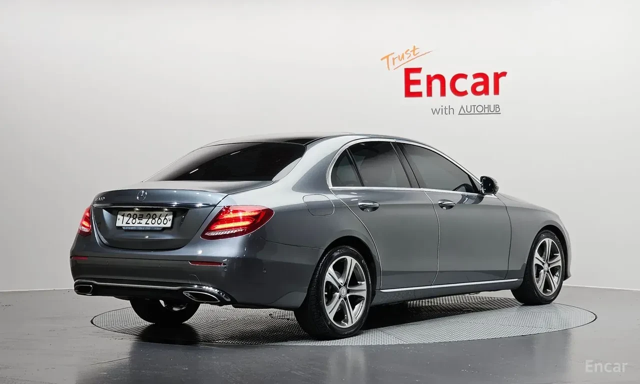 Mercedes-Benz E 300 ОБДУХВАНЕ* 360КАМЕРА* ХЕДЪП* МЪРТВА* ТОЧКА* , снимка 2 - Автомобили и джипове - 55695566