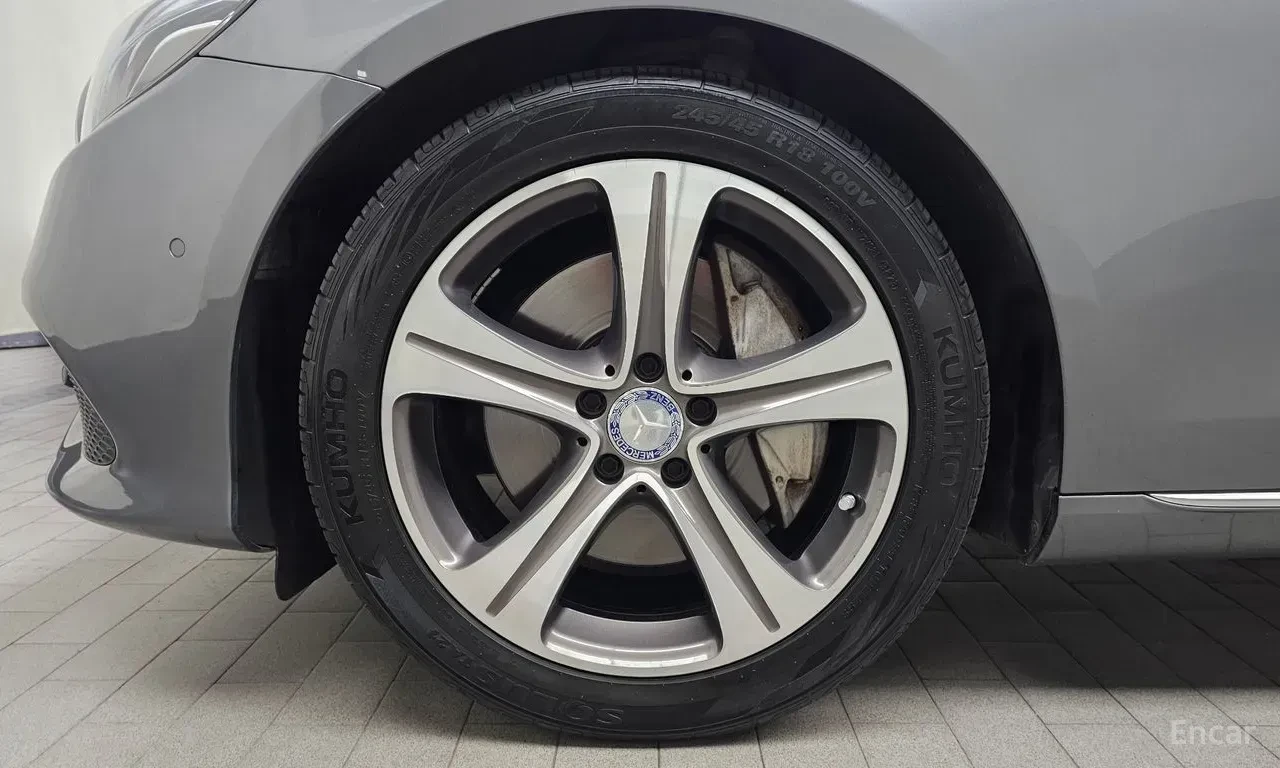 Mercedes-Benz E 300 ОБДУХВАНЕ* 360КАМЕРА* ХЕДЪП* МЪРТВА* ТОЧКА* , снимка 5 - Автомобили и джипове - 55695566