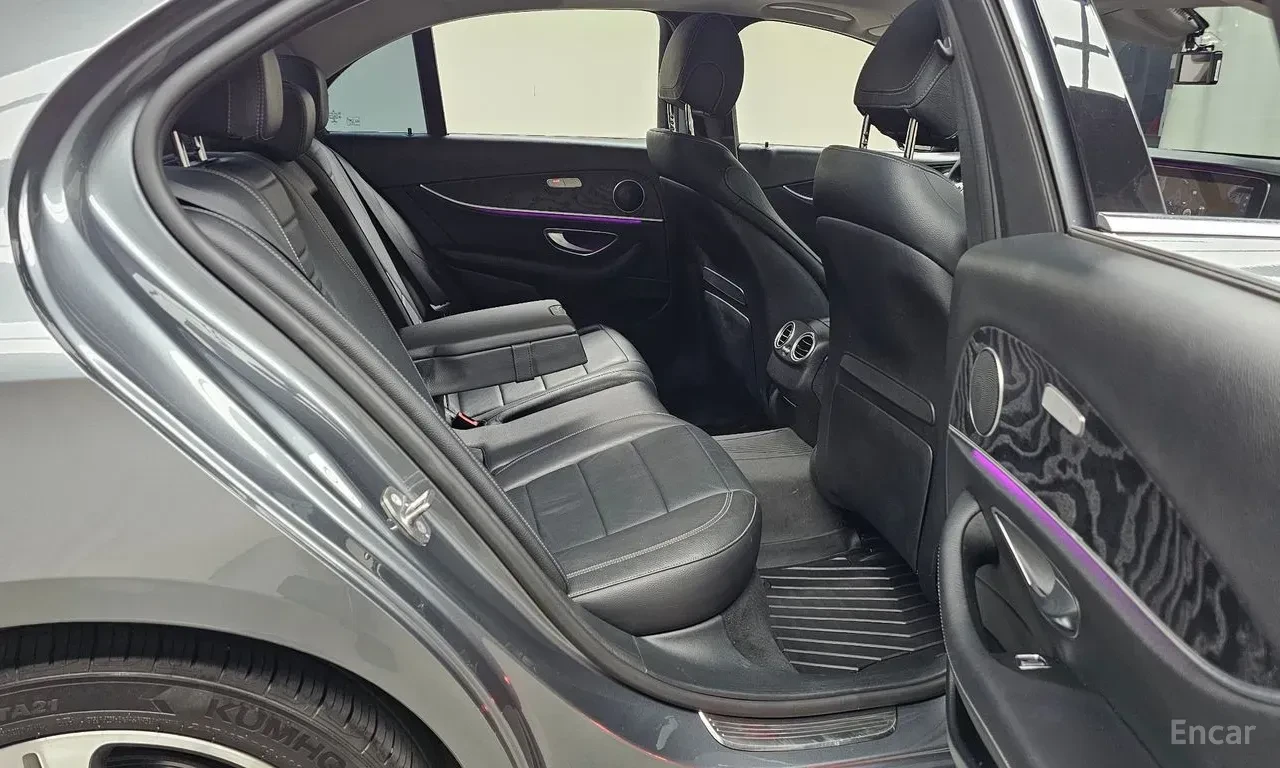 Mercedes-Benz E 300 ОБДУХВАНЕ* 360КАМЕРА* ХЕДЪП* МЪРТВА* ТОЧКА* , снимка 14 - Автомобили и джипове - 55695566