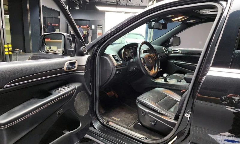 Jeep Grand cherokee, снимка 10 - Автомобили и джипове - 53247392