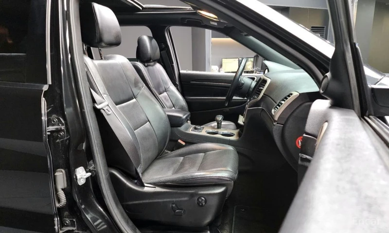 Jeep Grand cherokee, снимка 11 - Автомобили и джипове - 53247392