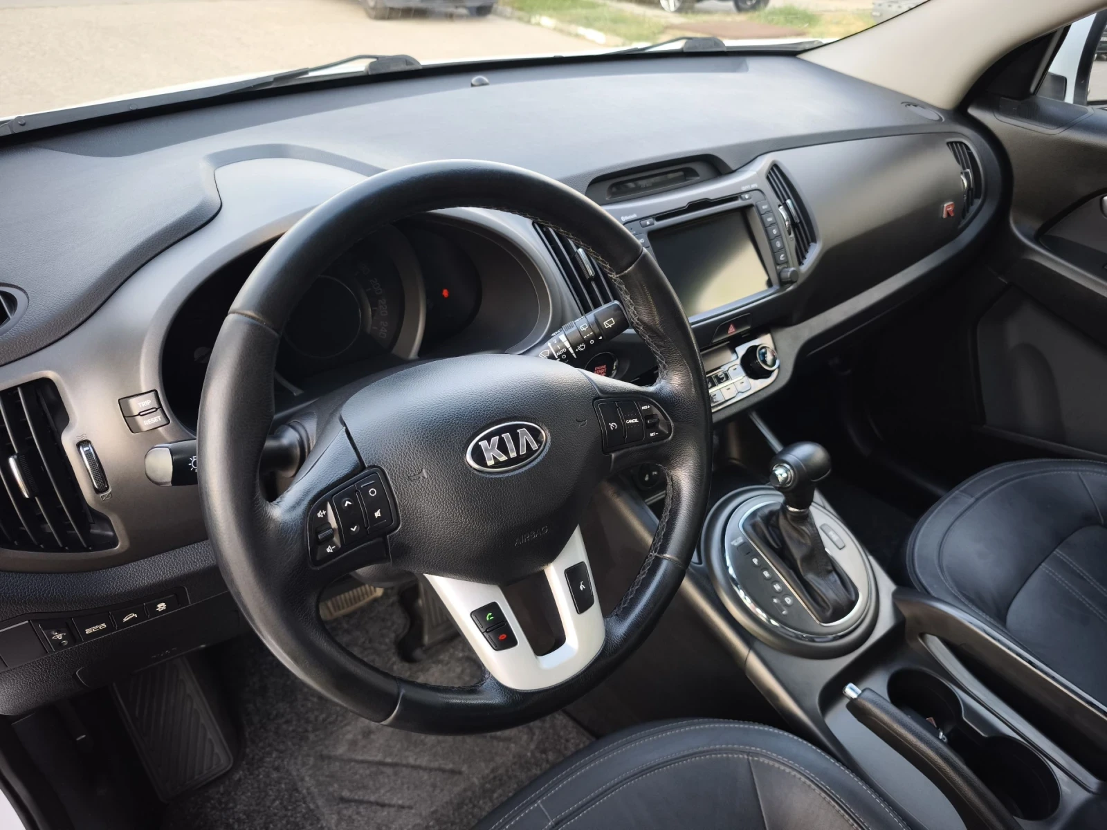 Kia Sportage 2.0CRDI 4X4 185kc EXCLUSIVE FULL SERVICE IN KIA  - изображение 7