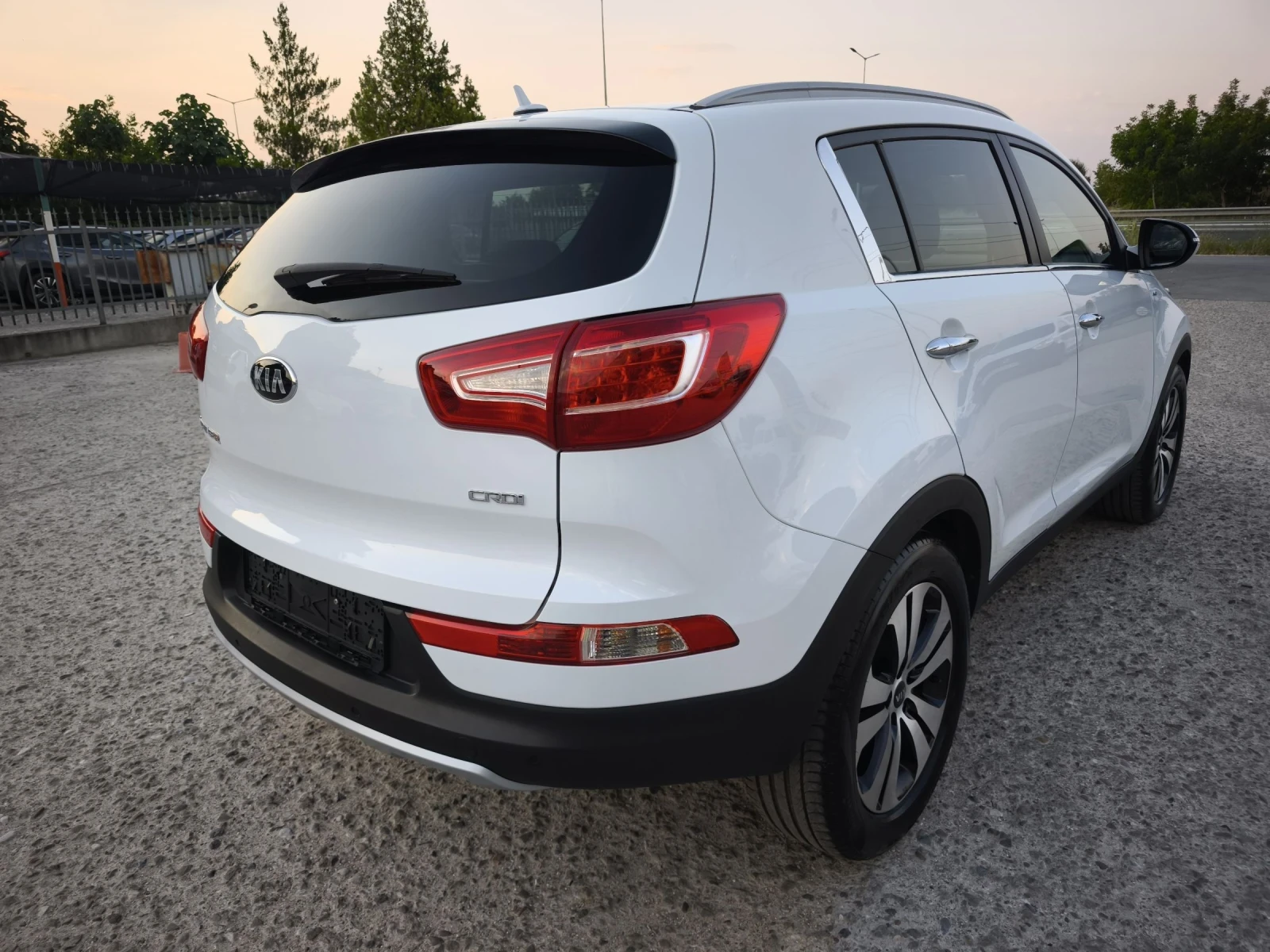 Kia Sportage 2.0CRDI 4X4 185kc EXCLUSIVE FULL SERVICE IN KIA  - изображение 4