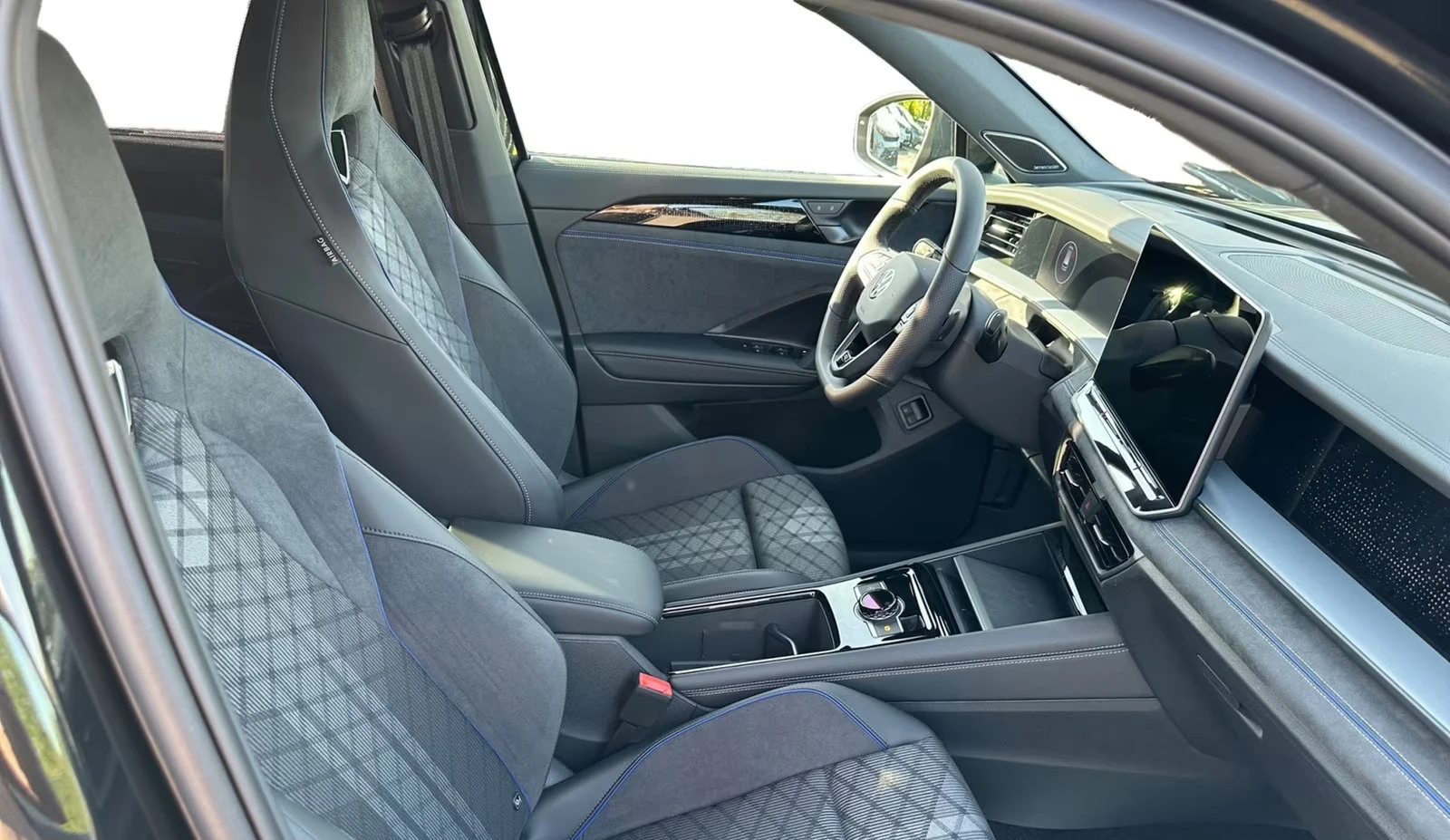 VW Tayron 1.5TSI/R-LINE/272HP/eHYBRID/LED/NAVI/360CAM/491f - изображение 9