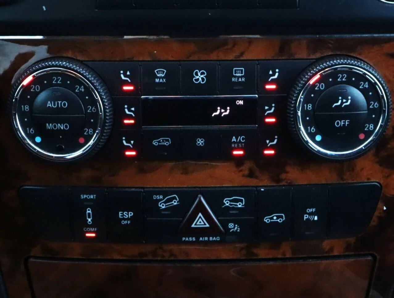 Mercedes-Benz ML 320 4Matic/Kамера/PDC/Harman Kardon/DSR/AirMatic/, снимка 10 - Автомобили и джипове - 53903243