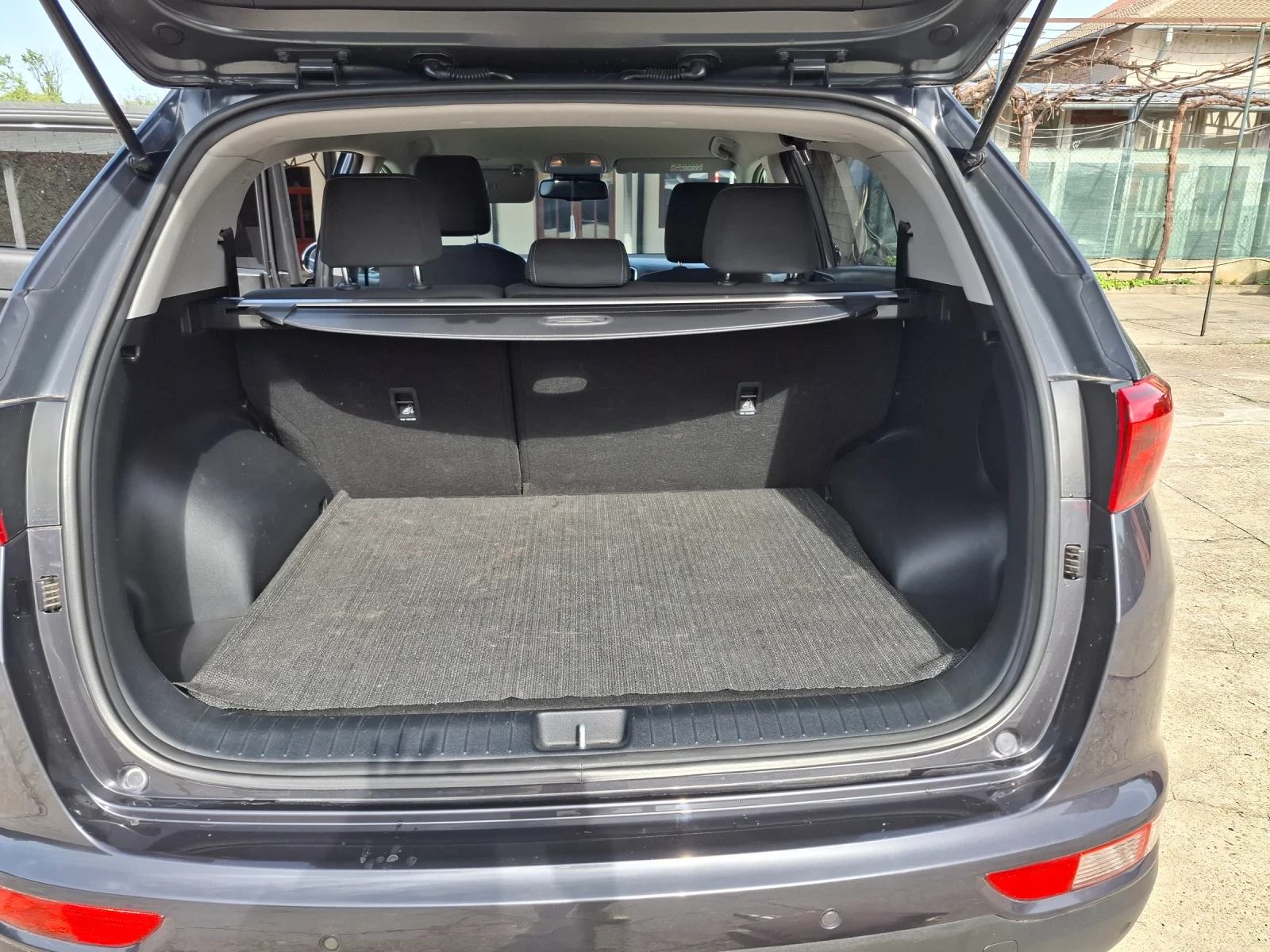 Kia Sportage, снимка 2 - Автомобили и джипове - 54128278