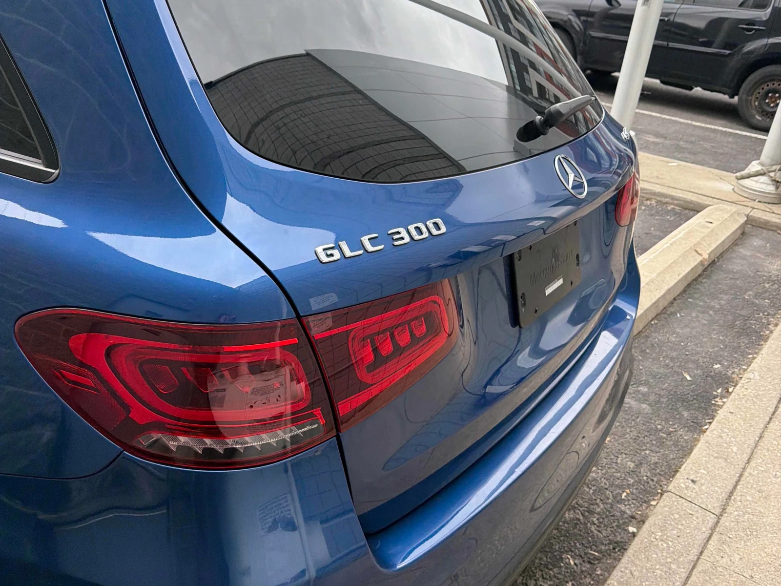 Mercedes-Benz GLC 300  * * CARFAX * * АВТО КРЕДИТ * * , снимка 4 - Автомобили и джипове - 54240833
