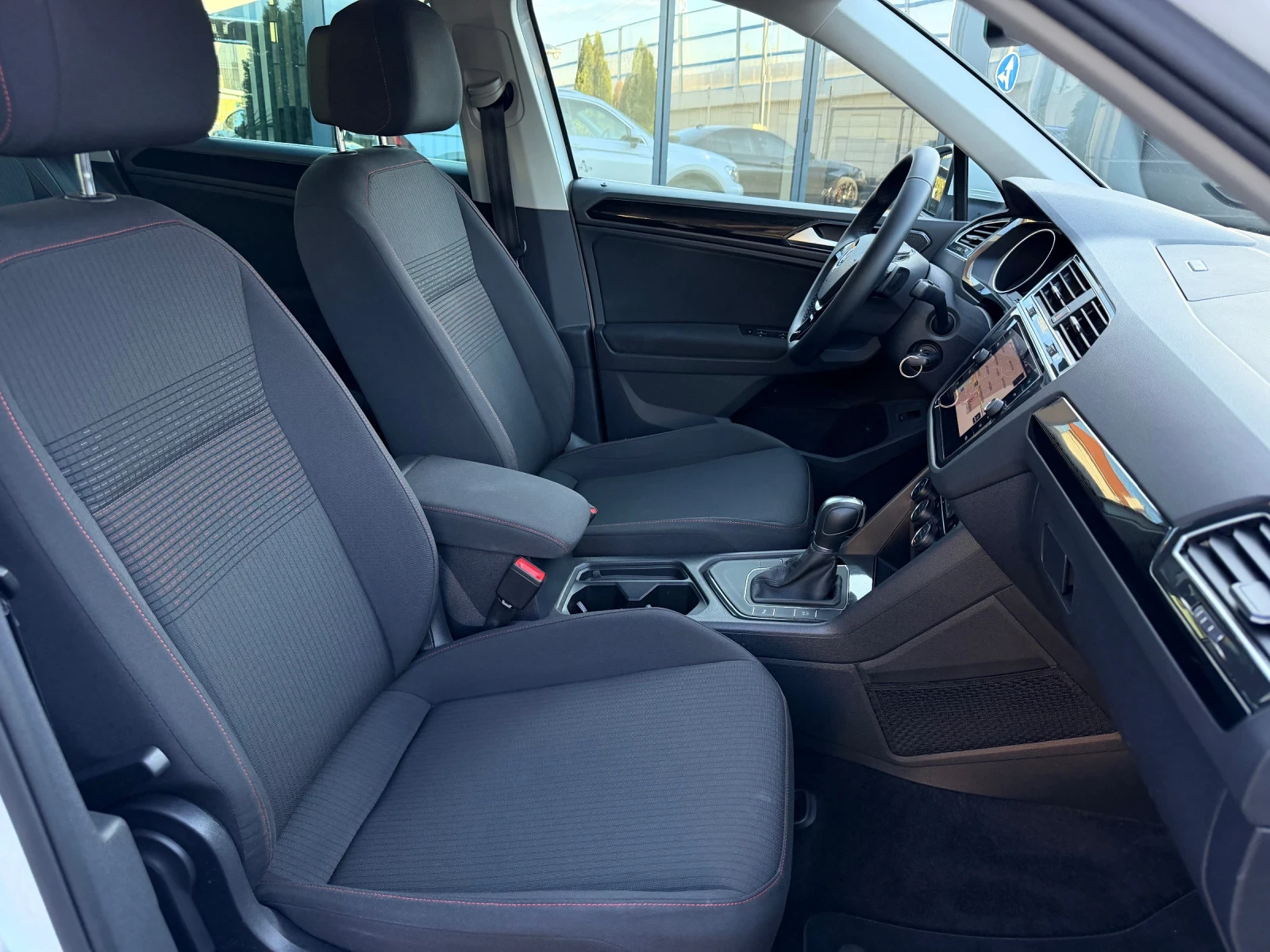 VW Tiguan 2.0TDI DSG R-Line Sound Distronic NAVI Touch Pearl | Mobile.bg � ����������� 14