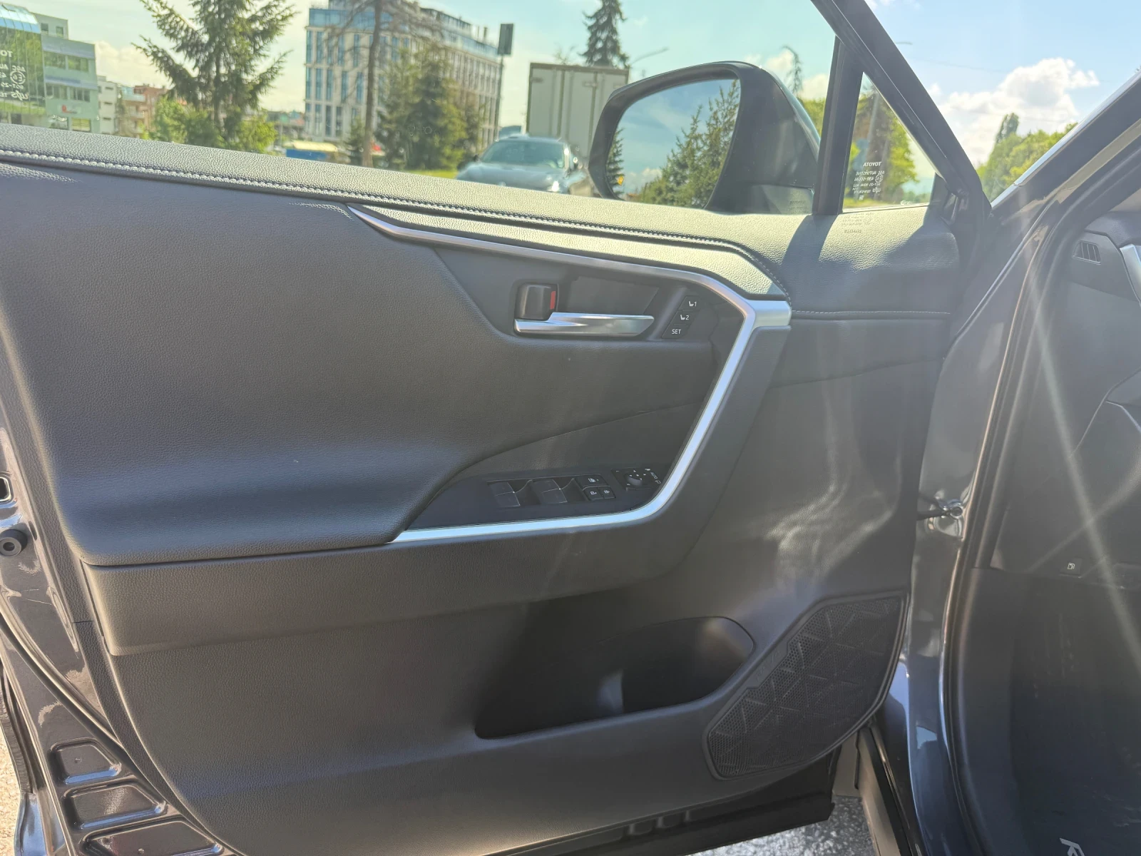 Toyota Rav4 Luxury, снимка 9 - Автомобили и джипове - 54496956