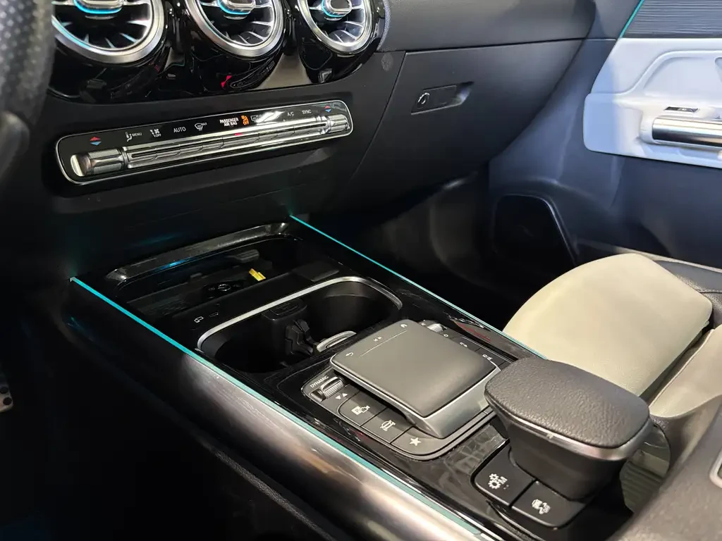 Mercedes-Benz GLA 45 AMG 35 AMG | Burmester| Multibeam| AMBIENT| , снимка 13 - Автомобили и джипове - 55646587