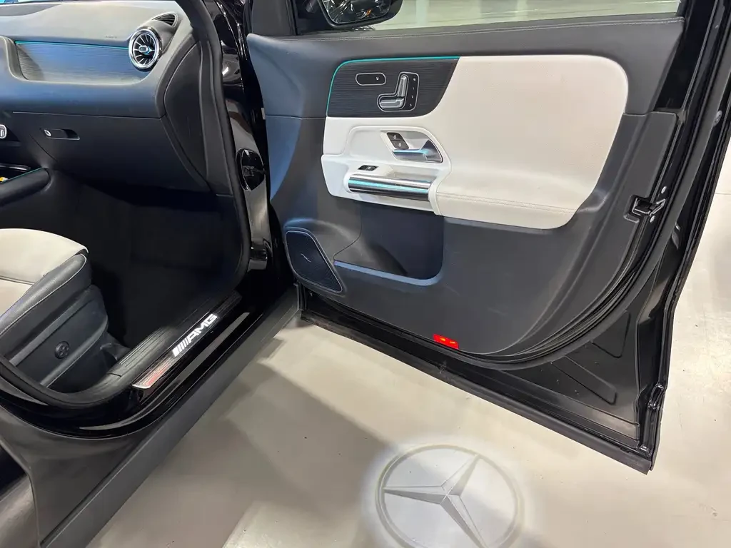 Mercedes-Benz GLA 45 AMG 35 AMG | Burmester| Multibeam| AMBIENT| , снимка 9 - Автомобили и джипове - 55646587