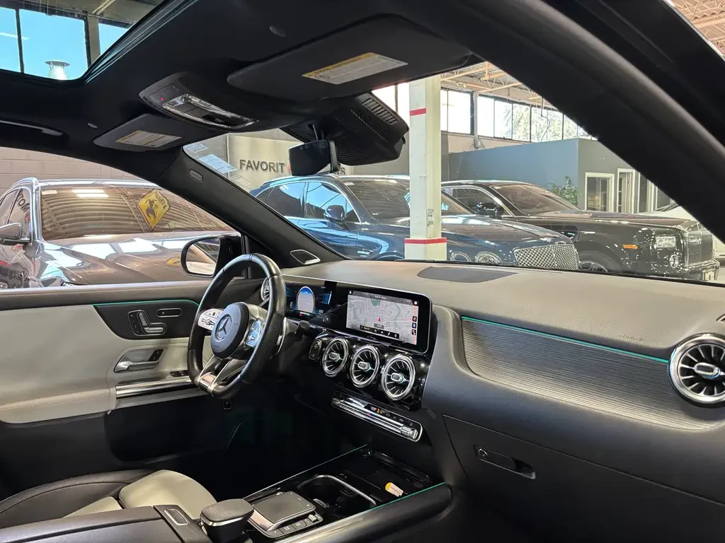 Mercedes-Benz GLA 45 AMG 35 AMG | Burmester| Multibeam| AMBIENT| , снимка 10 - Автомобили и джипове - 55646587
