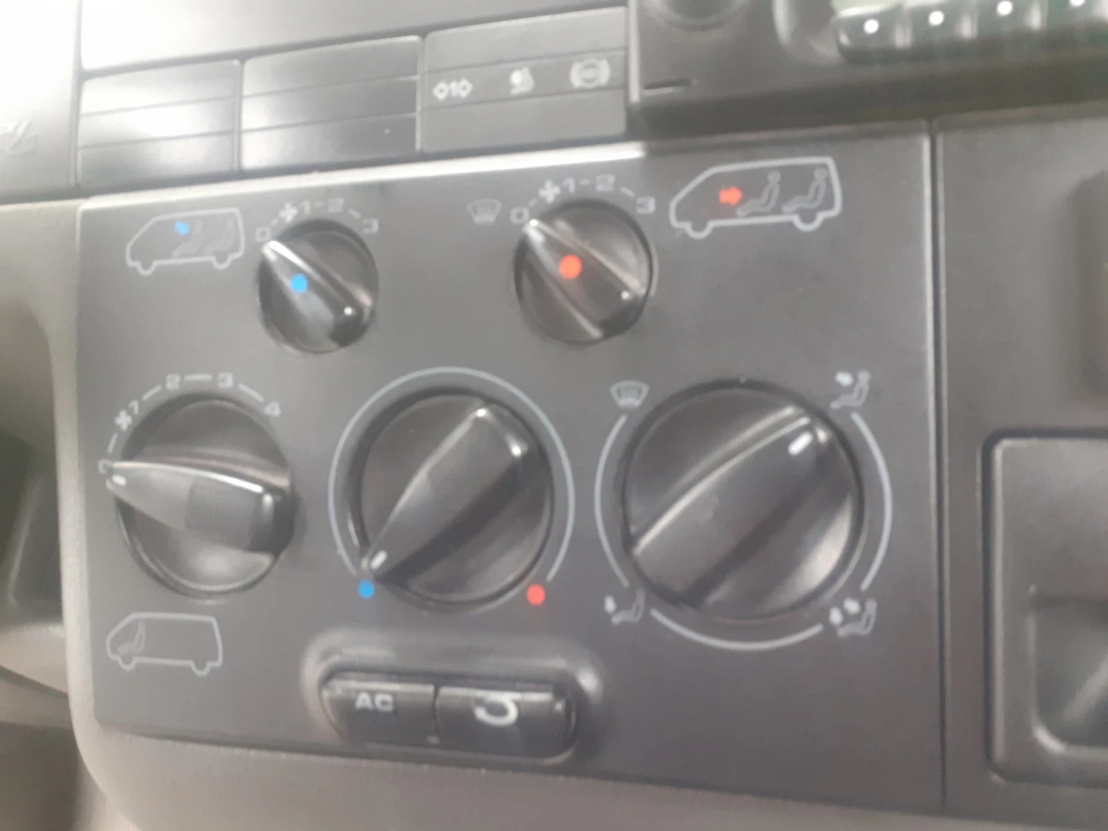 VW T4 2, 5 TDI CARAVELLE, КЛИМАТИК , снимка 15 - Бусове и автобуси - 53568870