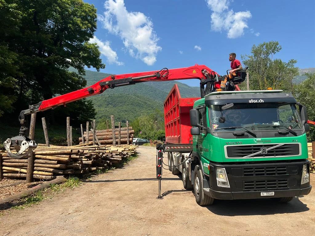 Volvo Fm 440 Мултилифт с кран Epsilon Ретардер, снимка 4 - Камиони - 54700444
