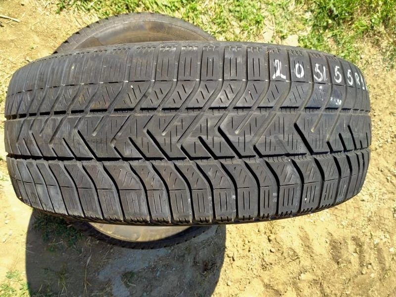 Гуми Зимни 205/55R16, снимка 1 - Гуми и джанти - 34095310