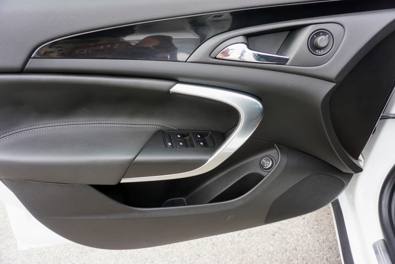 Opel Insignia 1.6T COSMO SPORTS TOURER * ПЪЛНА СЕРВИЗНА ИСТОРИЯ*, снимка 5 - Автомобили и джипове - 45542627