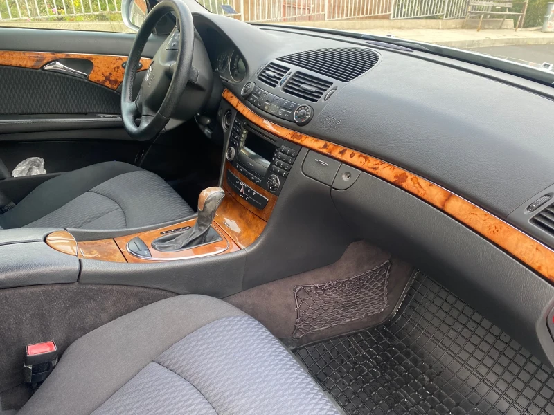 Mercedes-Benz E 220 220CDI, снимка 8 - Автомобили и джипове - 47425480