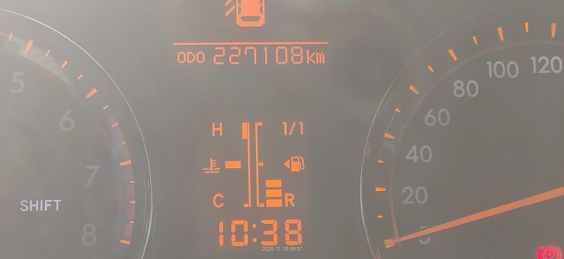 Toyota Avensis 2.0 VALVEMATIC Газ KEYLESS, КАМЕРА, ПАНОРАМА, снимка 11 - Автомобили и джипове - 52297447