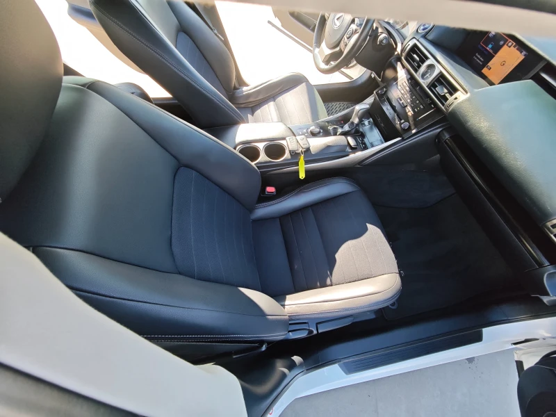 Lexus IS 300 IS300H, снимка 8 - Автомобили и джипове - 52736229