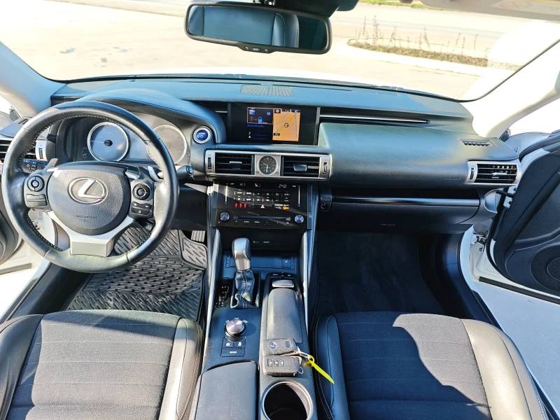 Lexus IS 300 IS300H, снимка 6 - Автомобили и джипове - 52736229