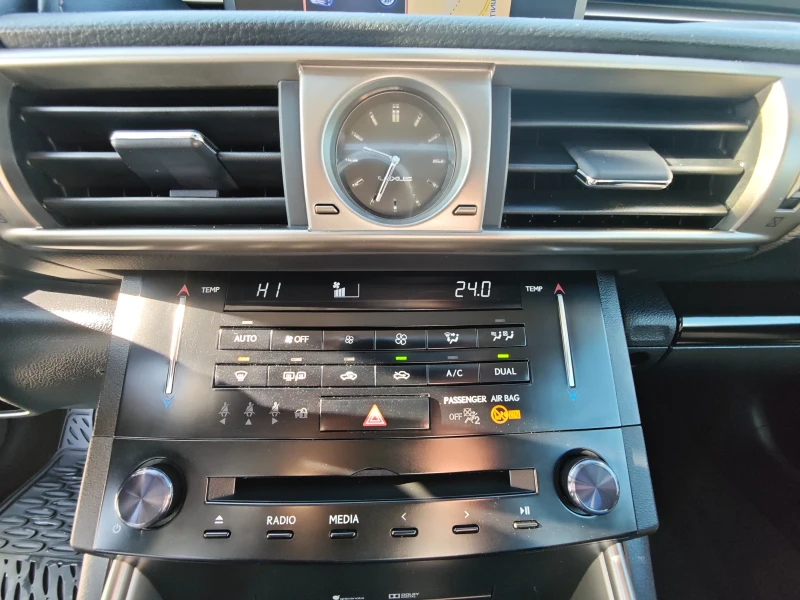 Lexus IS 300 IS300H, снимка 13 - Автомобили и джипове - 52736229