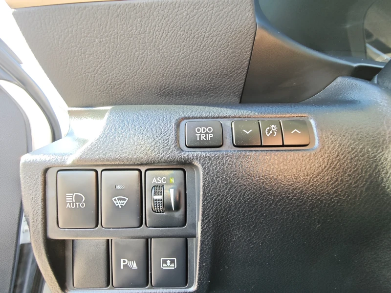 Lexus IS 300 IS300H, снимка 10 - Автомобили и джипове - 52736229