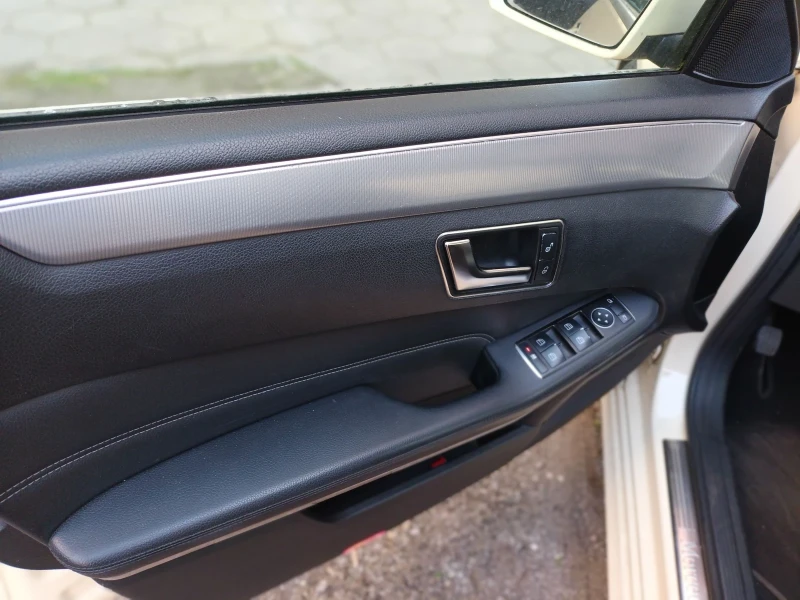 Mercedes-Benz E 200 2.2, снимка 11 - Автомобили и джипове - 53034142