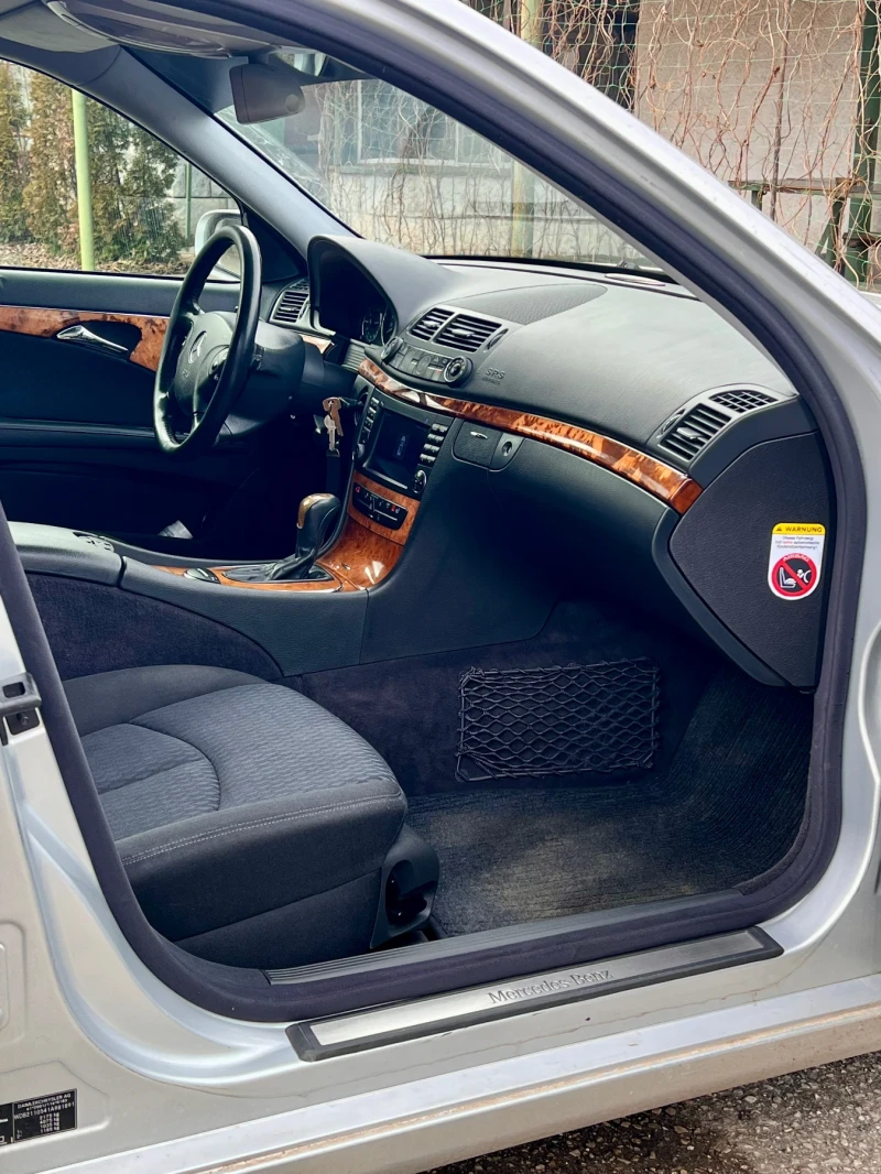Mercedes-Benz E 280, снимка 7 - Автомобили и джипове - 53261858