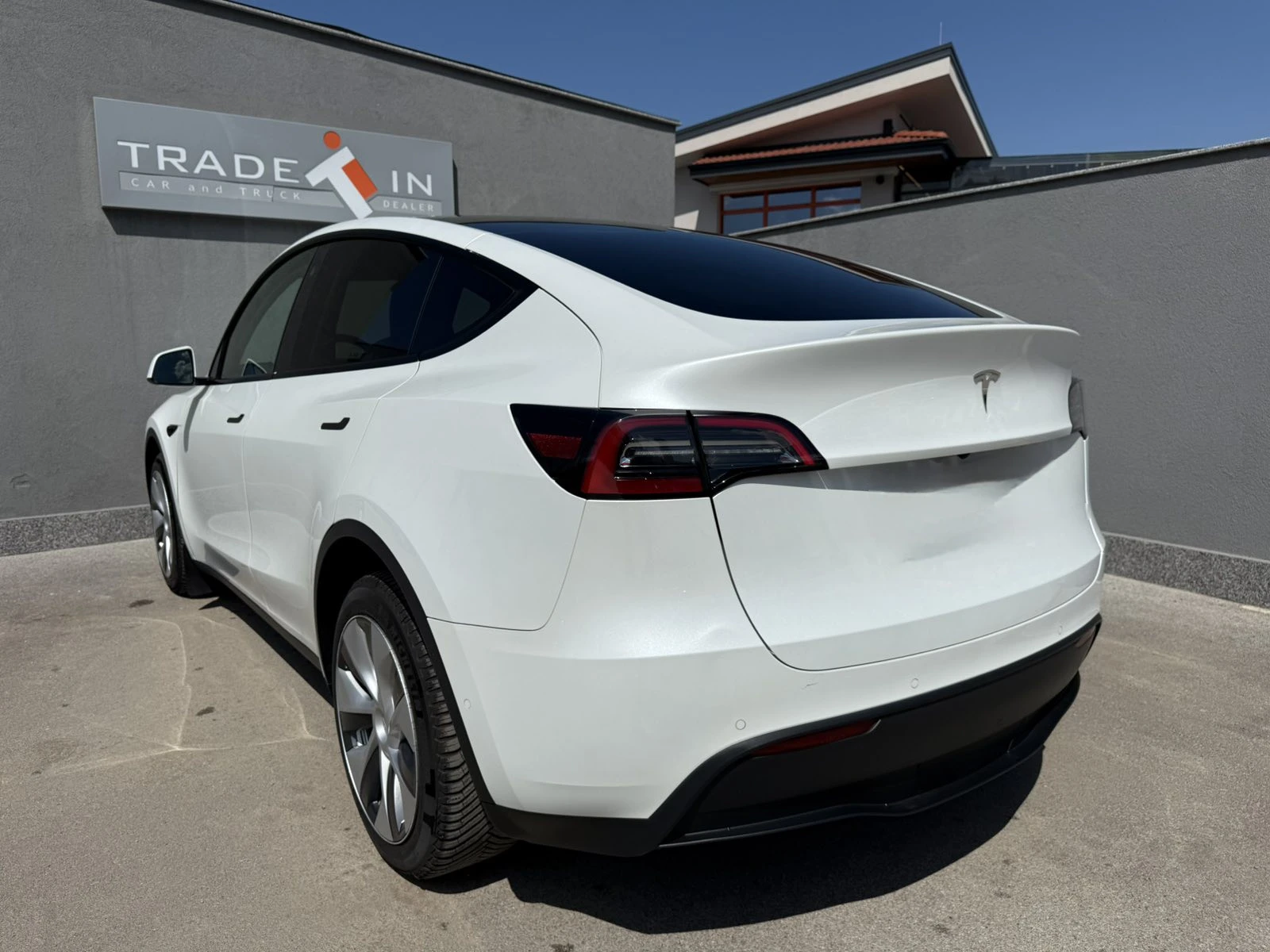 Tesla Model Y LONG RANGE DUAL MOTOR - изображение 6