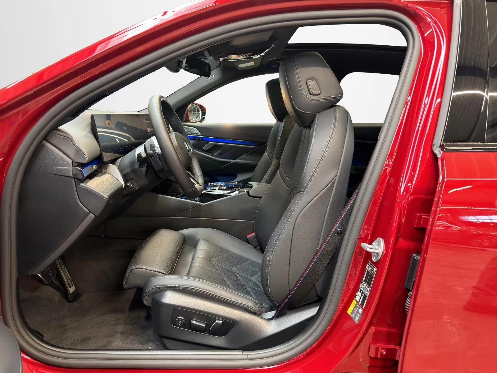 BMW i5 xDRIVE/40/394HP/MSPORTPRO/ACC/B&W/PANO/HUD/216z, снимка 13 - Автомобили и джипове - 53997194