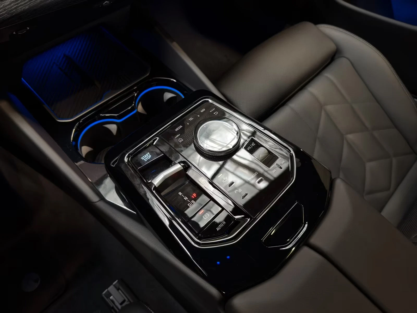 BMW i5 xDRIVE/40/394HP/MSPORTPRO/ACC/B&W/PANO/HUD/216z, снимка 12 - Автомобили и джипове - 53997194