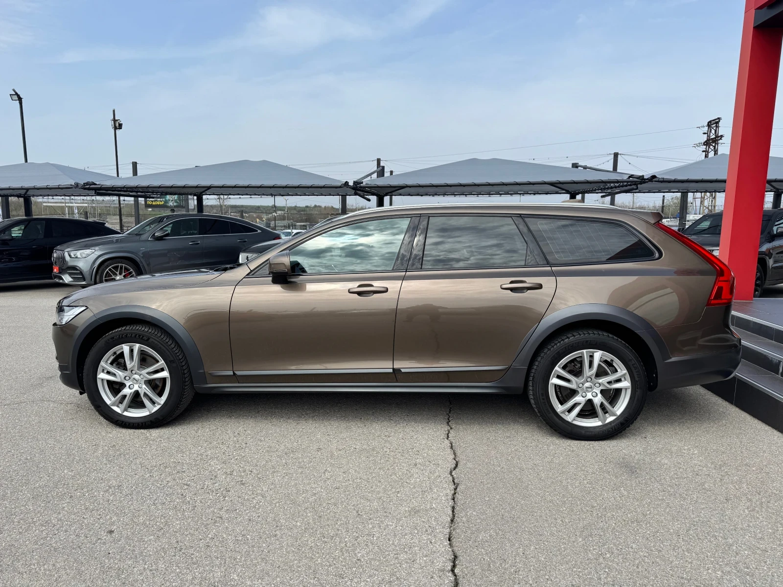 Volvo V90 Cross Country 2.0D-D4-AWD-PILOT ASSIST-ПОДГРЕВ-ПАНОРАМА-TOP, снимка 3 - Автомобили и джипове - 54183793