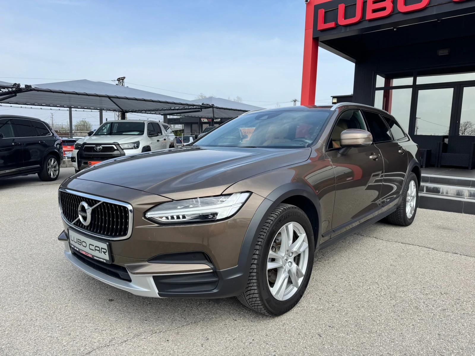 Volvo V90 Cross Country 2.0D-D4-AWD-PILOT ASSIST-ПОДГРЕВ-ПАНОРАМА-TOP, снимка 2 - Автомобили и джипове - 54183793