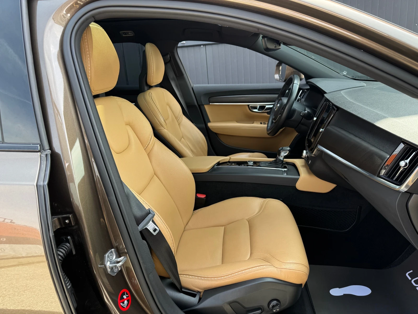 Volvo V90 Cross Country 2.0D-D4-AWD-PILOT ASSIST-ПОДГРЕВ-ПАНОРАМА-TOP, снимка 17 - Автомобили и джипове - 54183793