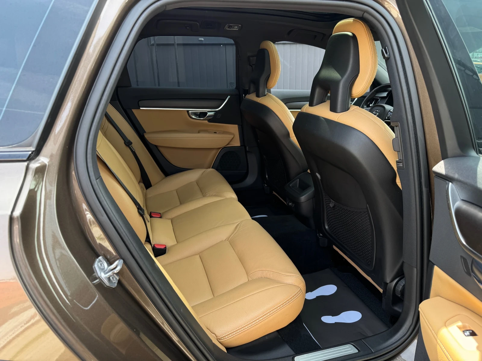 Volvo V90 Cross Country 2.0D-D4-AWD-PILOT ASSIST-ПОДГРЕВ-ПАНОРАМА-TOP, снимка 16 - Автомобили и джипове - 54183793