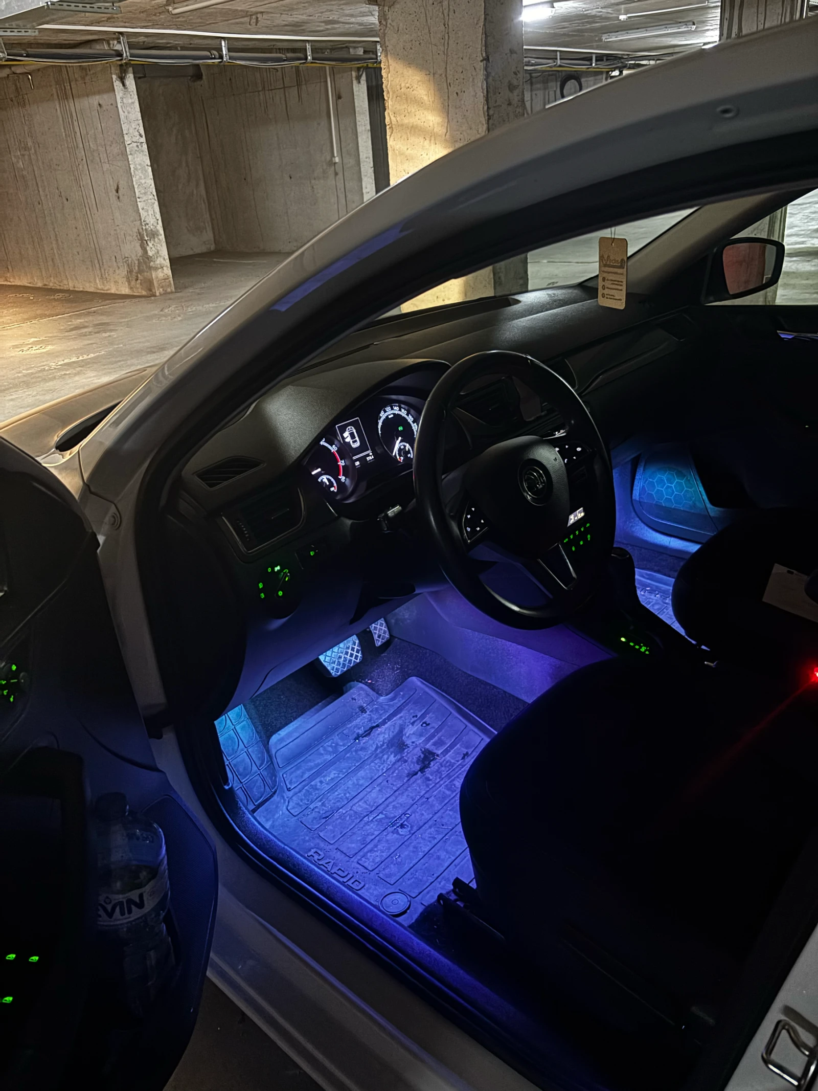 Skoda Rapid, снимка 12 - Автомобили и джипове - 54299788