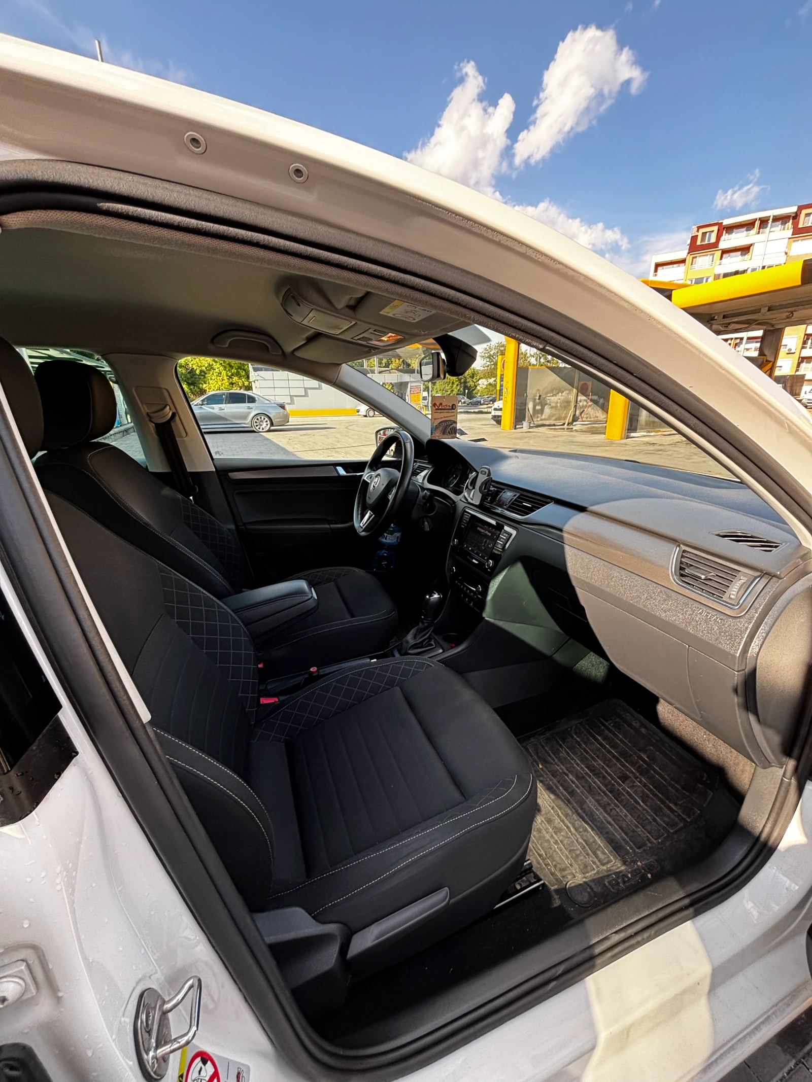 Skoda Rapid, снимка 8 - Автомобили и джипове - 54299788