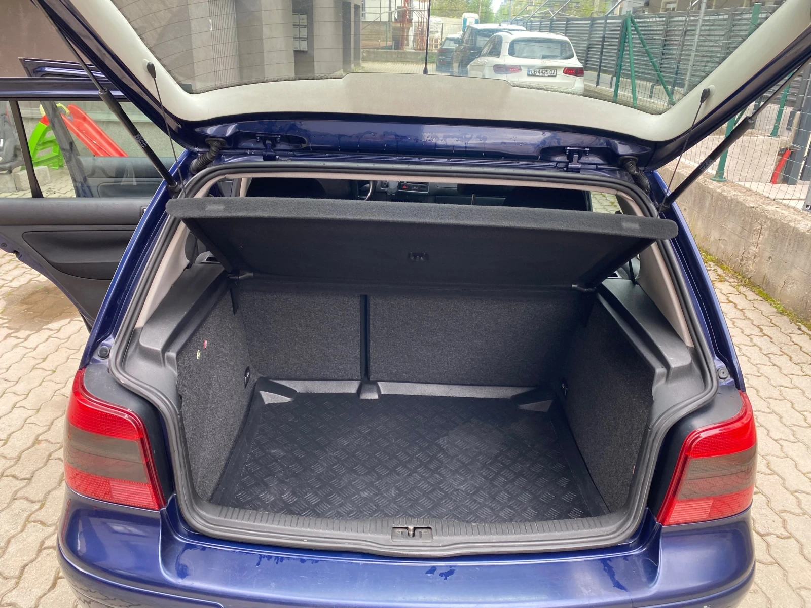 VW Golf 1.6 Sr highline , снимка 11 - Автомобили и джипове - 54422637