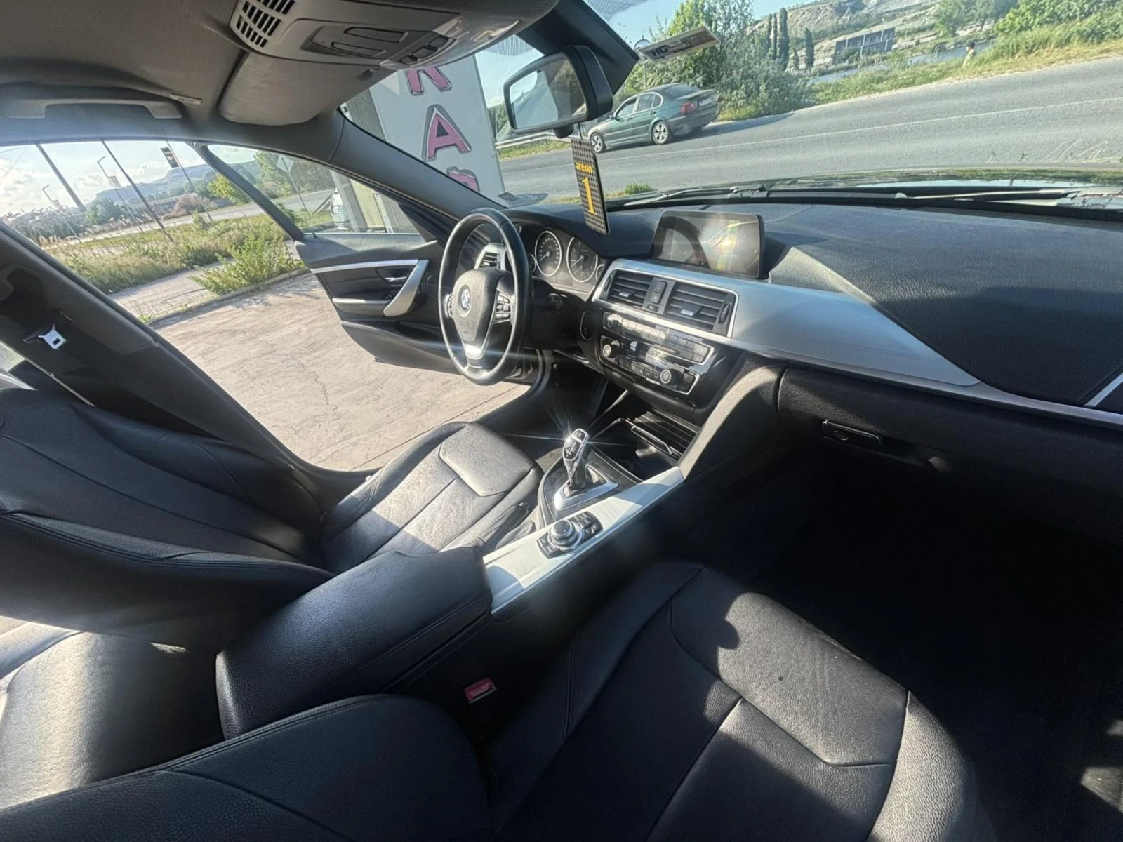 BMW 330 XDrive Facelift, снимка 6 - Автомобили и джипове - 54635676