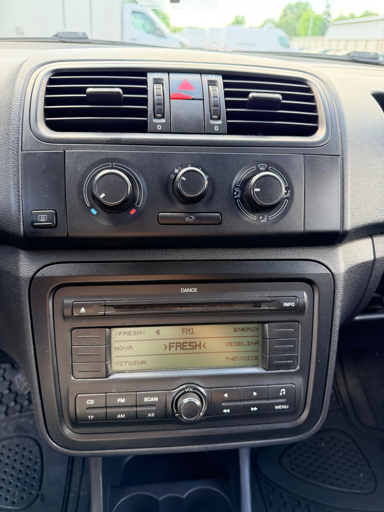Skoda Fabia / 1.2 / 60 к.с/ 2007г / 1-ви собственик /, снимка 14 - Автомобили и джипове - 54700332