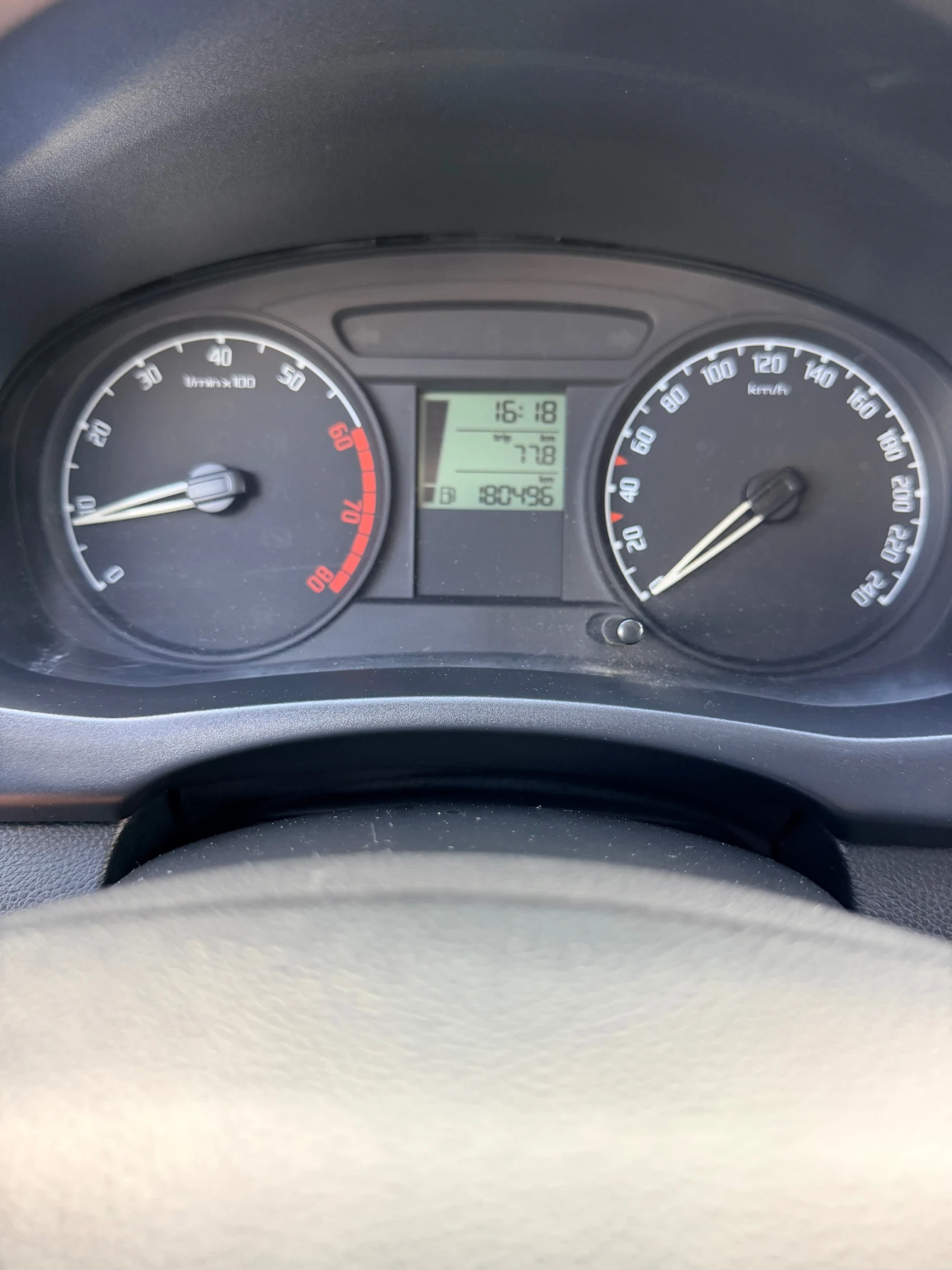 Skoda Fabia / 1.2 / 60 к.с/ 2007г / 1-ви собственик /, снимка 13 - Автомобили и джипове - 54700332