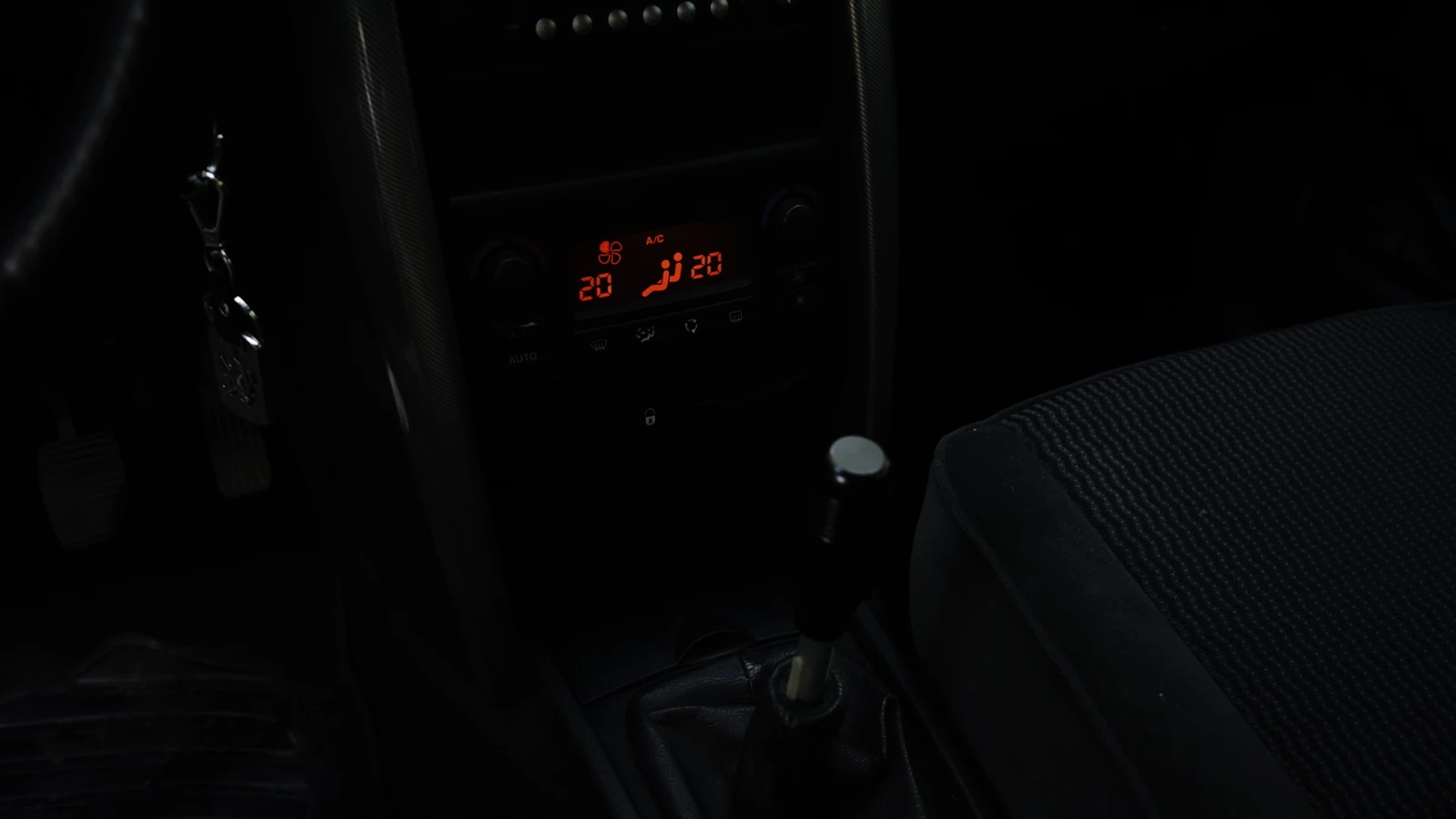 Peugeot 207, снимка 16 - Автомобили и джипове - 56107143