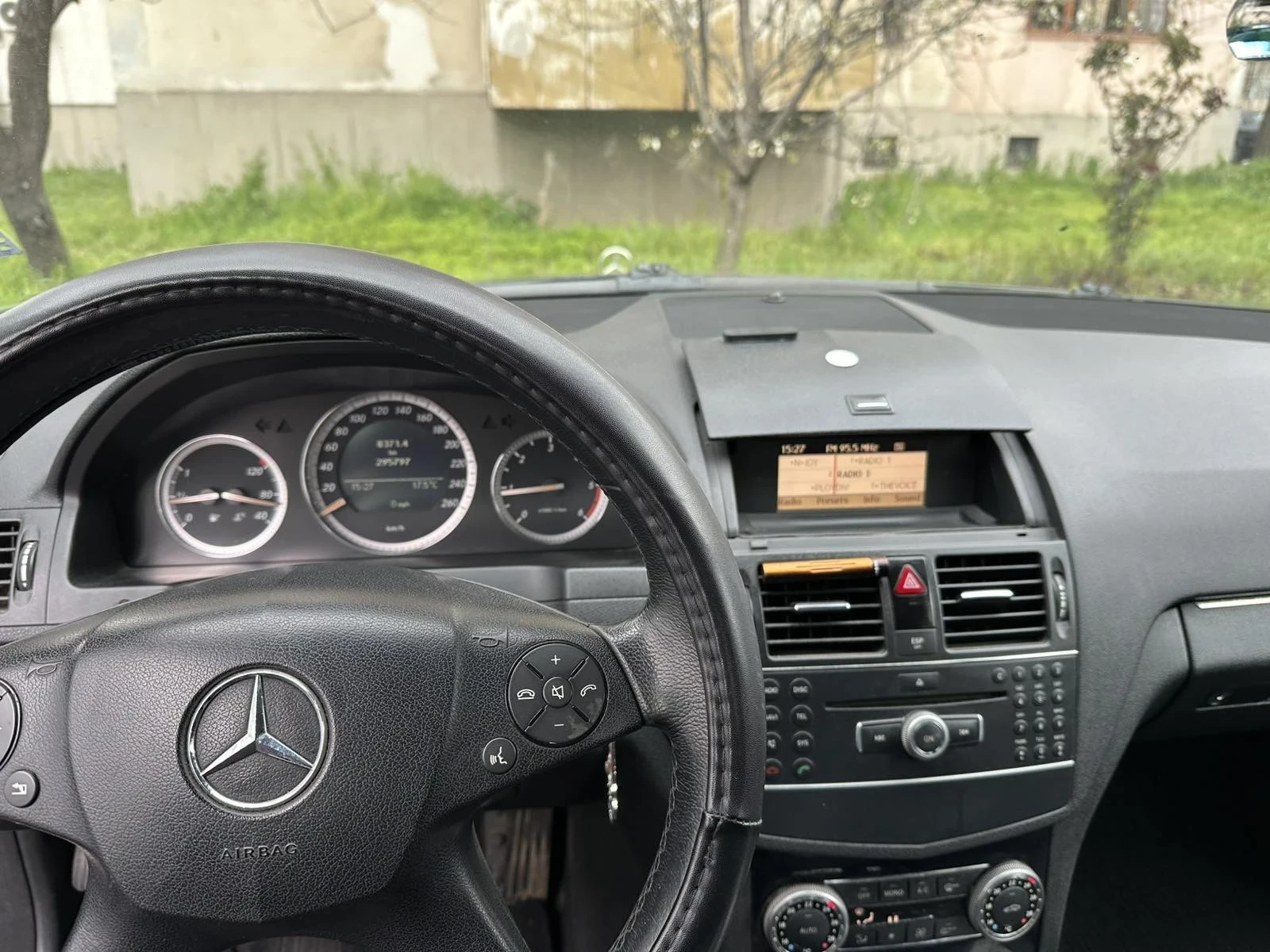 Mercedes-Benz C 200, снимка 11 - Автомобили и джипове - 56299930