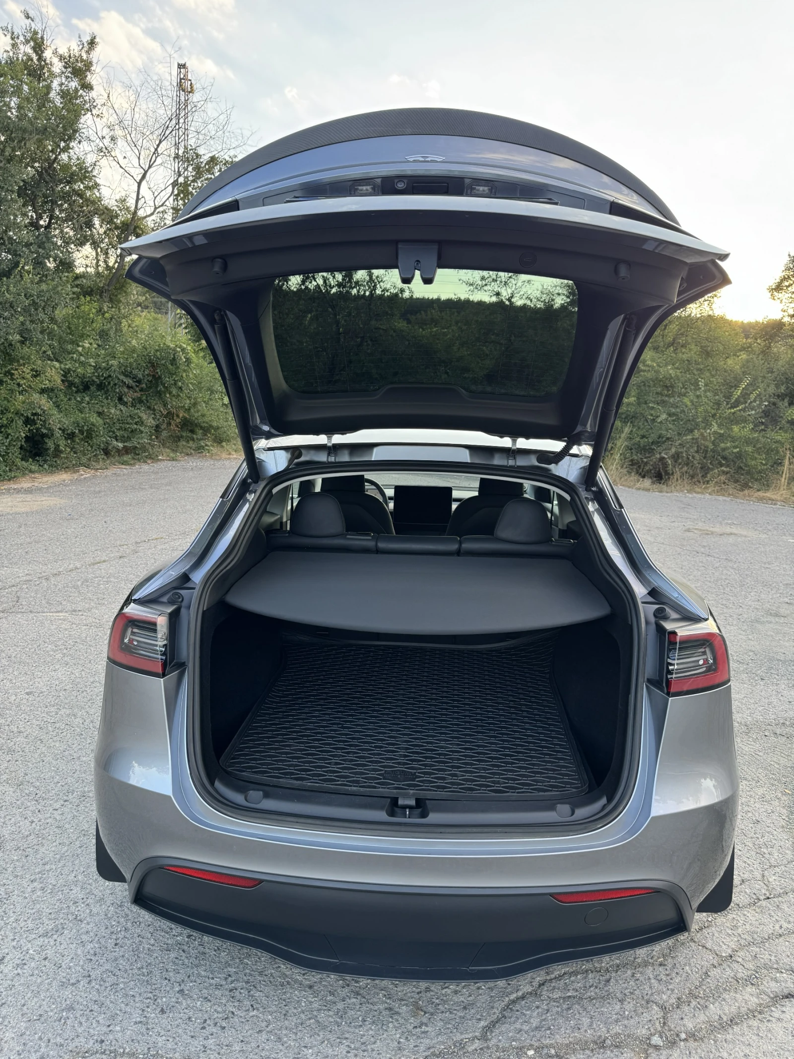 Tesla Model Y Performance, снимка 9 - Автомобили и джипове - 56368024