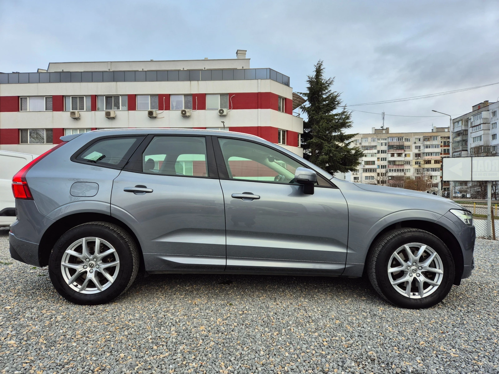 Volvo XC60 ГАРАНЦИЯ-2.0B4 AWD Mild Hybrid-8 SKOROSTI - изображение 7