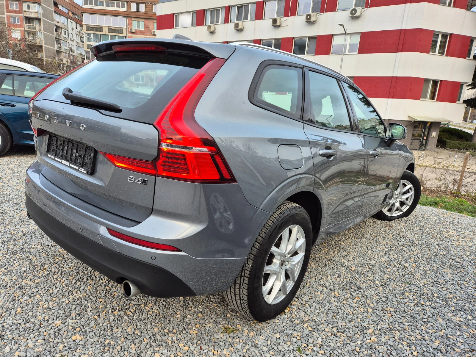 Volvo XC60 ГАРАНЦИЯ-2.0B4 AWD Mild Hybrid-8 SKOROSTI - изображение 2