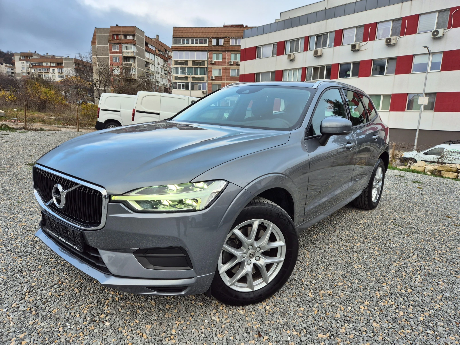 Volvo XC60 ГАРАНЦИЯ-2.0B4 AWD Mild Hybrid-8 SKOROSTI - [1] 