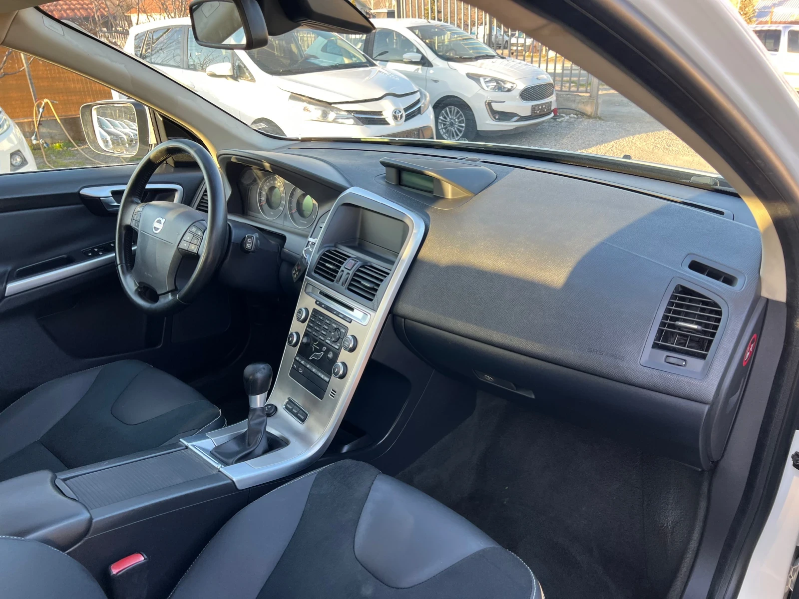 Volvo XC60 2.4D5 4x4 163k.c, снимка 9 - Автомобили и джипове - 53801160